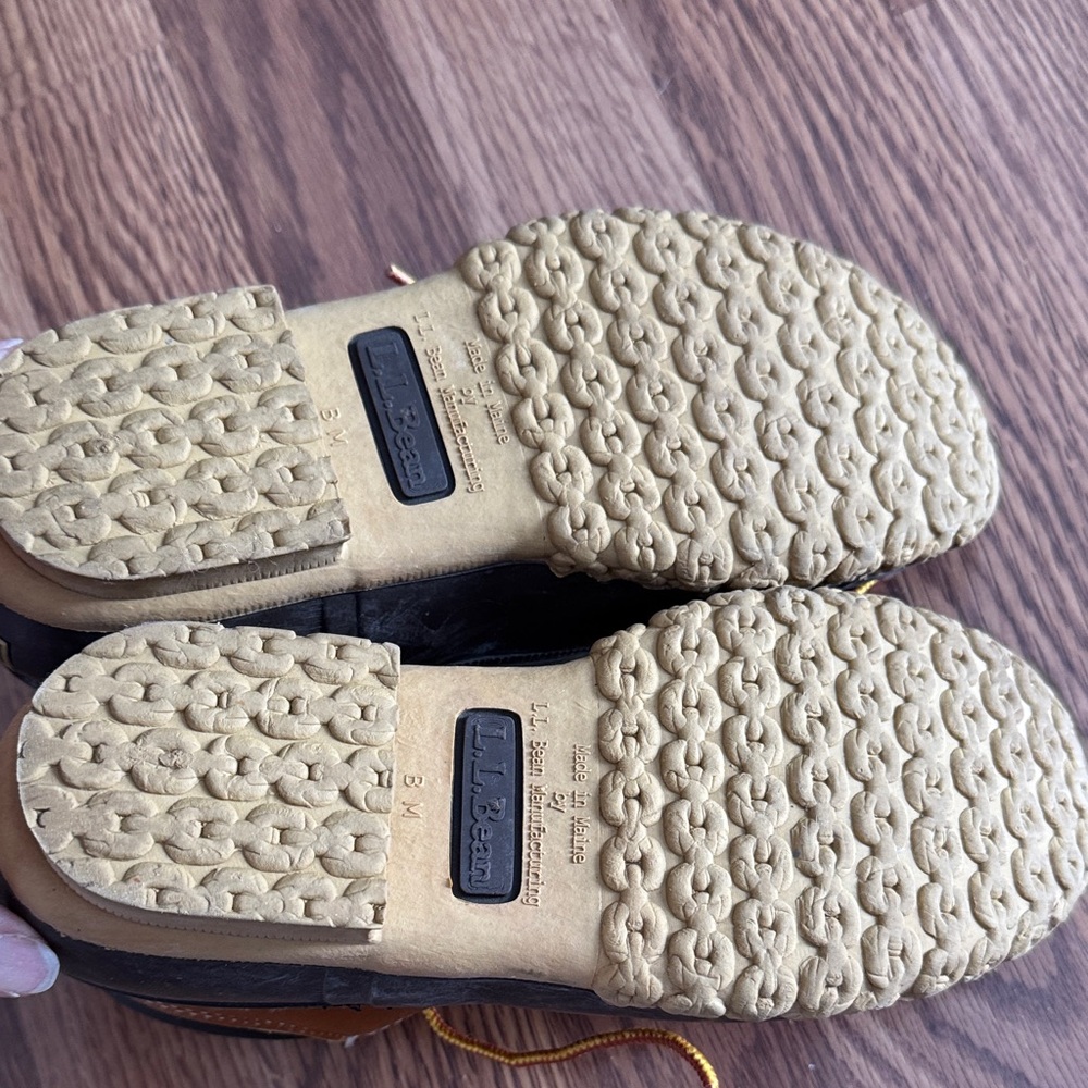 L.L. Bean ladies Tan and Black Rain Boots. Size 6 med - Picture 3 of 4
